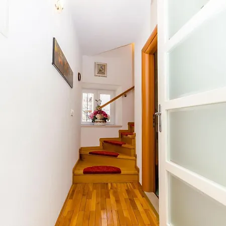 House Stone House In Center 젤사